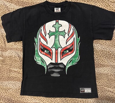 2008 WWE/ ミステリオ 総柄 レスリング Tシャツ 2008 WWE/ ミステリオ 総柄 レスリング Tシャツ