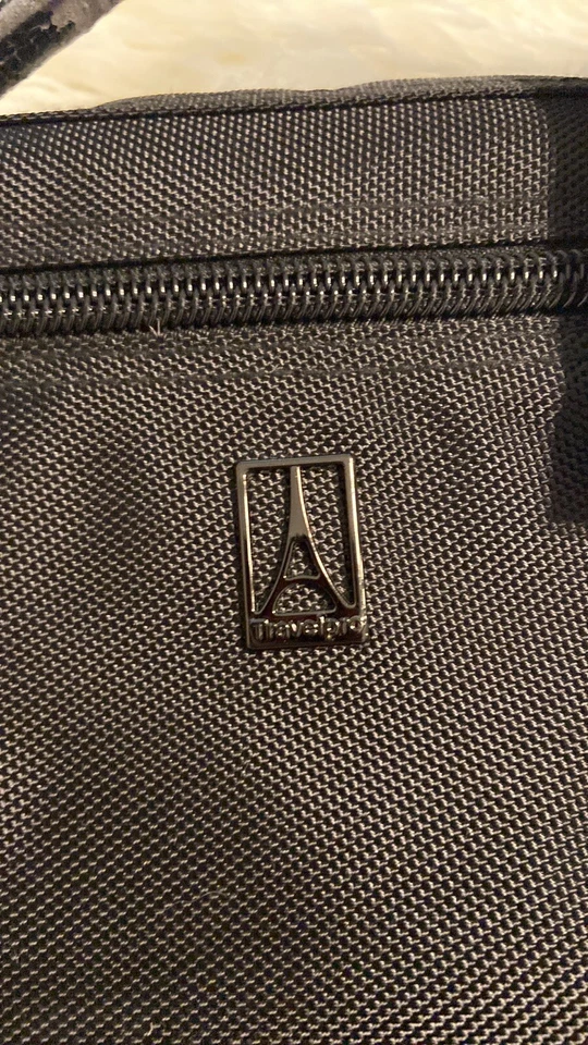 TRAVELPRO Black Men's BagExpendable Messenger Bag wide17/18" lengths 13/14" - Image 2 of 4