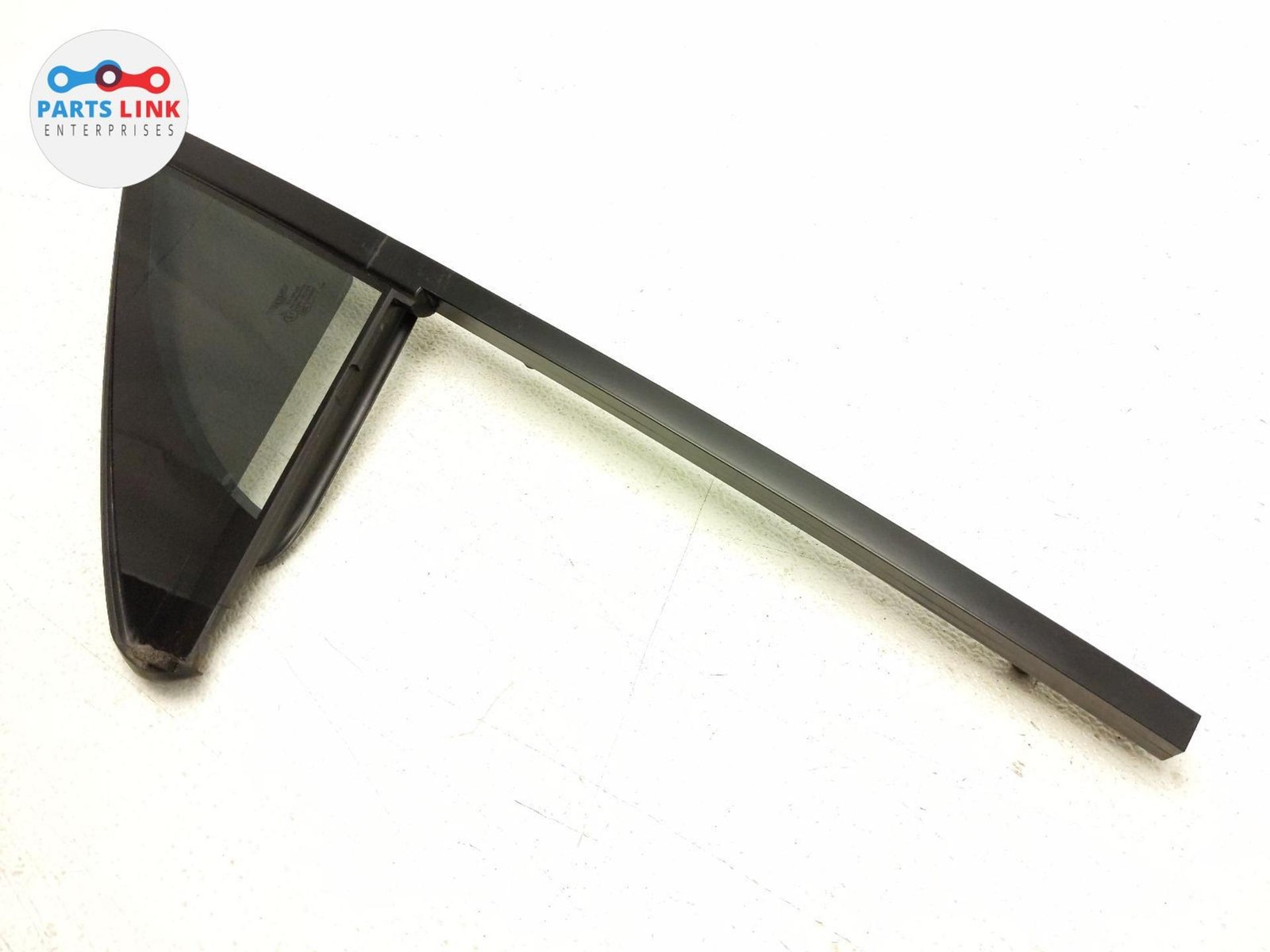 2016-20 BENTLEY BENTAYGA FRONT LEFT VENT GLASS QUARTER WINDOW PANEL ASSY 636 OEM