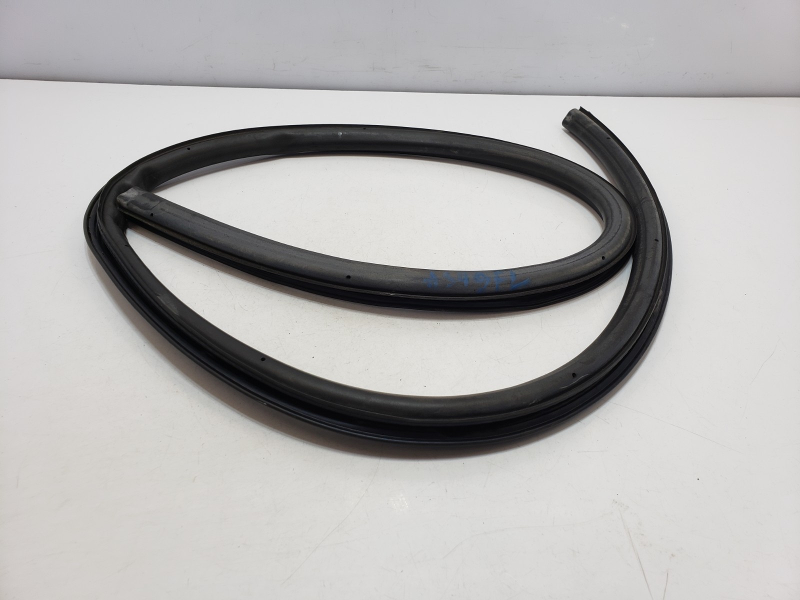 ✅ 12-17 OEM Bentley Continental GT Front Left Driver Door Weatherstrip Seal