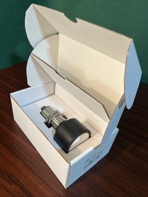 IFM ElECTRONIC Link  UIT506 (UIA08000GOKGIO-Link/US Reflection 8 M  (NEW IN BOX)