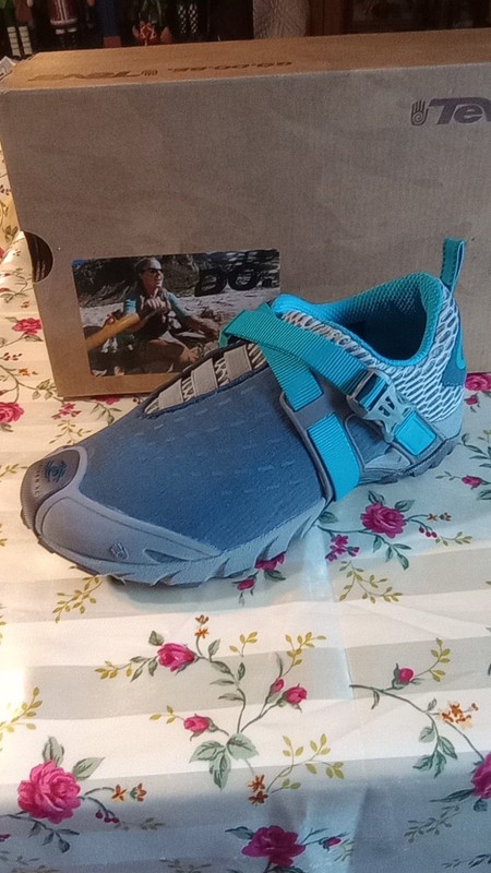 Teva Wraptor Athletic Shoes  WOMEN Shoes  SIZE  US  7.5 med  NEW