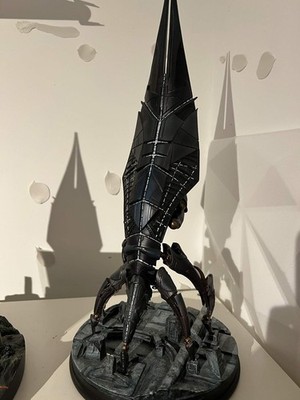 Mass Effect Sovereign Reaper 18.5'' Statue
