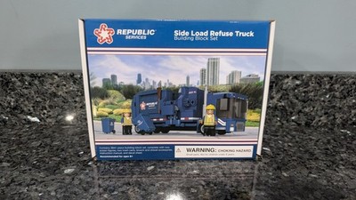 Republic Services Garbage Truck Building Blocks Set Side Load Truck