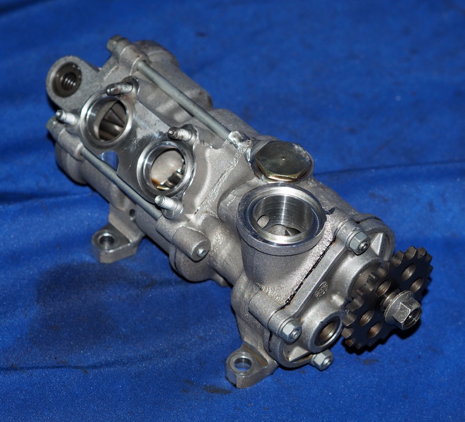1999-2005 Ferrari 360 3.6L F131B V8 Engine Oil Pump Assembly W/Gear OEM *NOTES*