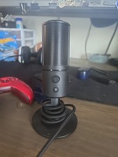 Razer Seiren X USB Streaming Microphone Professional Grade Supercardiod Pick-Up