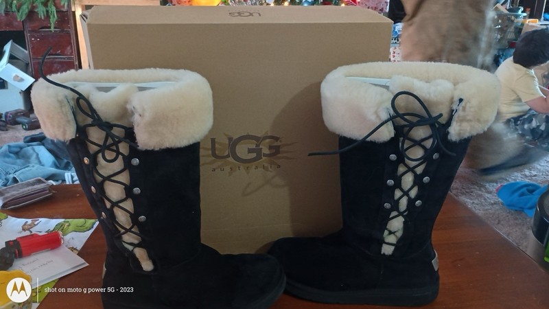 UGG Australia Upside Women's 7 Black Sheepskin Lined Boots Mid-Calf Winter