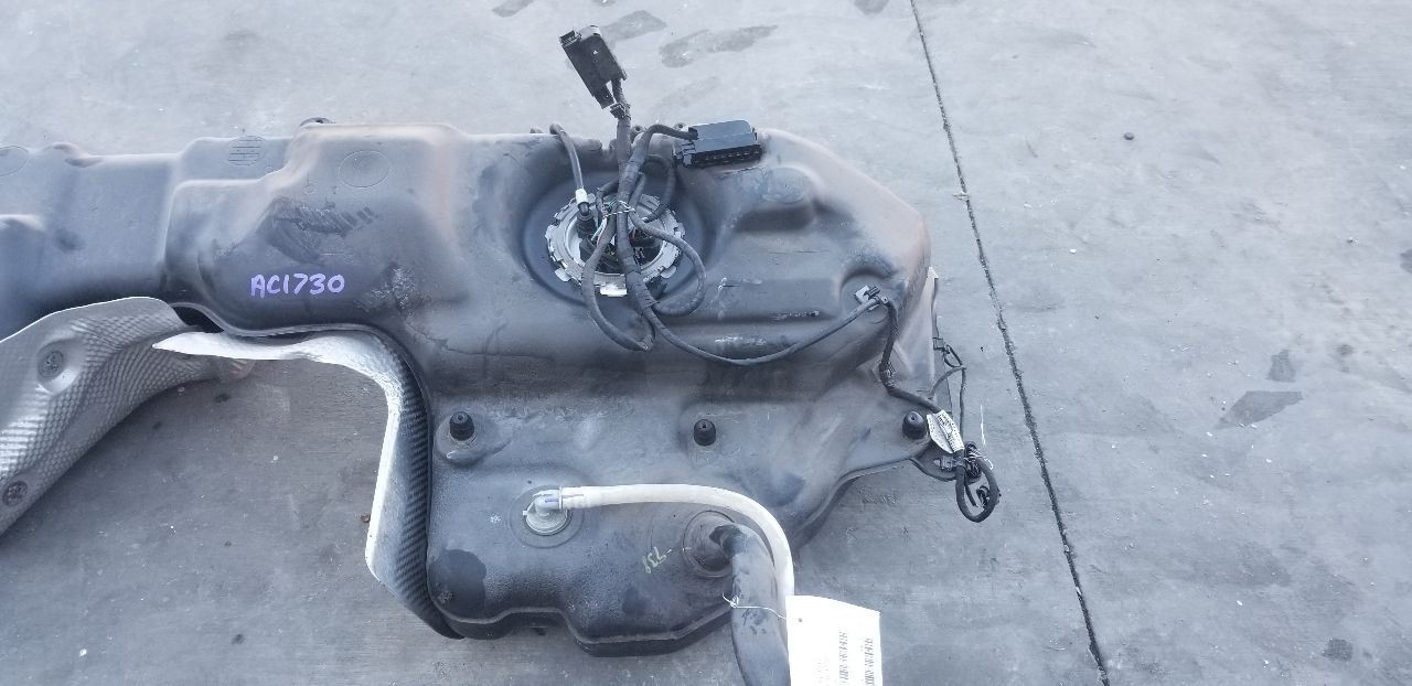17 BENTLEY BENTAYGA 6.0L W12 GASOLINE FUEL TANK ASSEMBLY