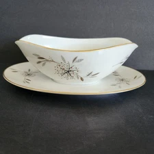 Helene By Noritake Gravy Boat With Attached Underplate Gold Trim