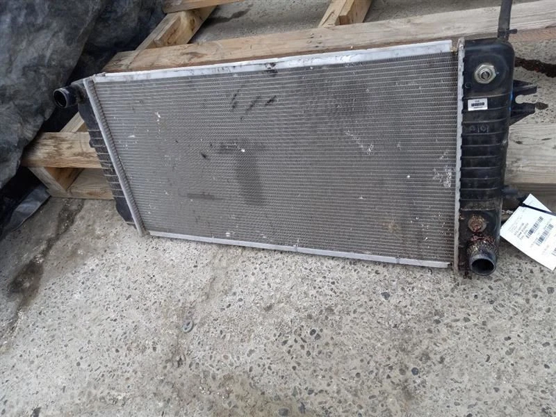 Radiator 06-18 Chevrolet Express 2500 22805590 - Image 3 of 4