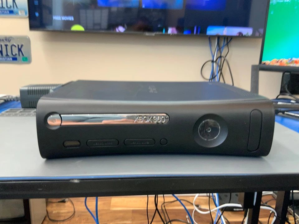 Xbox 360 Elite - 2TB HD - Fuente de alimentación Foto 3 de 4