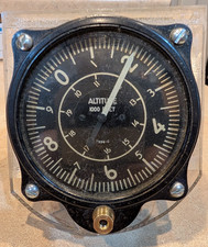 US Gauge Altimeter Vintage Airplane WWII AW-2 3/4-32-L 20,000'