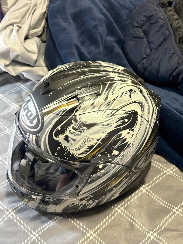 Casco Arai Corsair-X Kiyonari Adulto, Diseños de Dragones Gemelos, Talla S Nunca Usado Foto 3 de 4