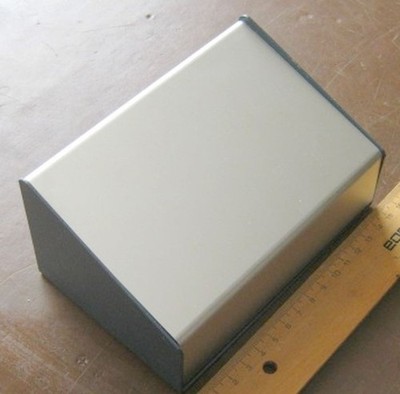 HAMMOND Pult-Gehäuse Aluminium / Stahl BLAU 154x100mm Höhe: 78mm