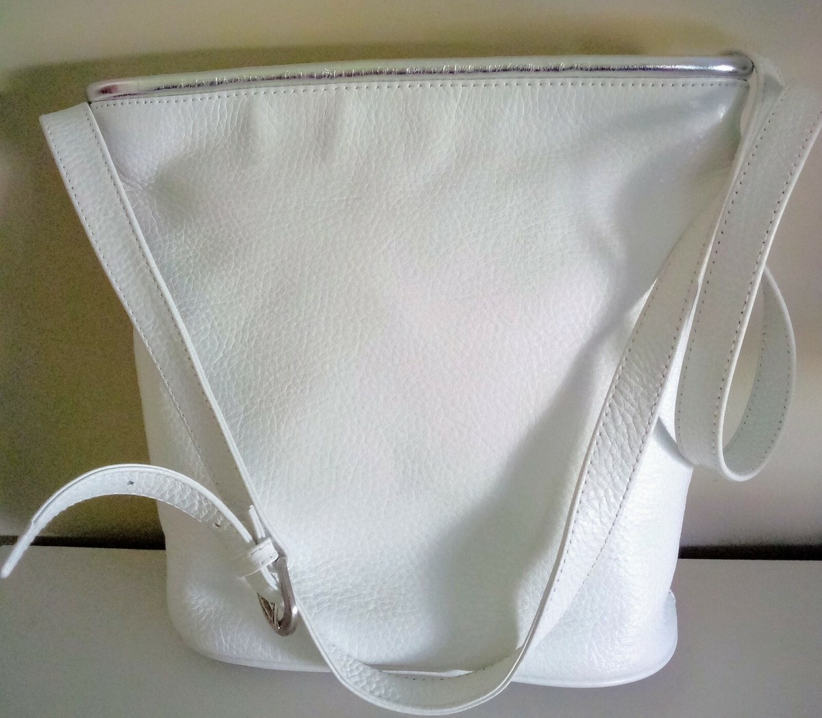 VINTAGE SAKS FIFTH AVENUE WHITE LEATHER, ADJUSTABLE STRAP BUCKET