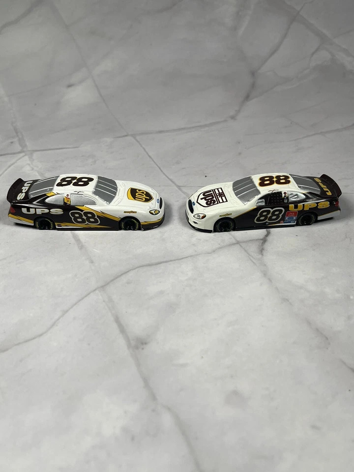 2001 y 2003 Winners Circle Magnetic Racers #88 UPS, imanes Dale Jarrett Foto 2 de 4
