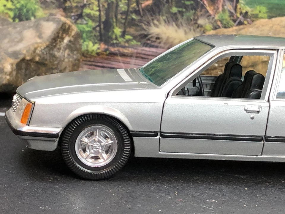 Imperfect GAMA 1:25 Diecast Model Car PLATA OPEL SENATOR ALEMANIA #449 Foto 3 de 4