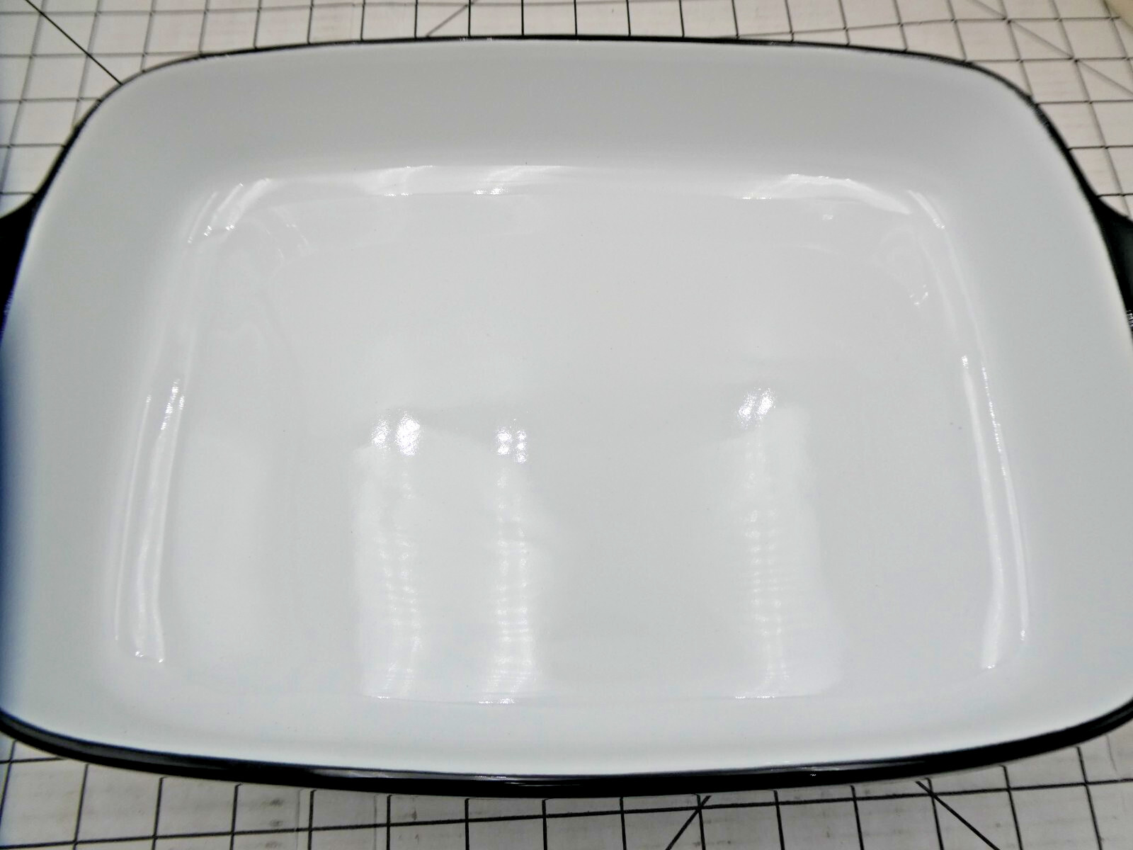 KitchenAid 4.5-qt Black Rectangular Vitrified Stoneware Baker with Lid/Trivet