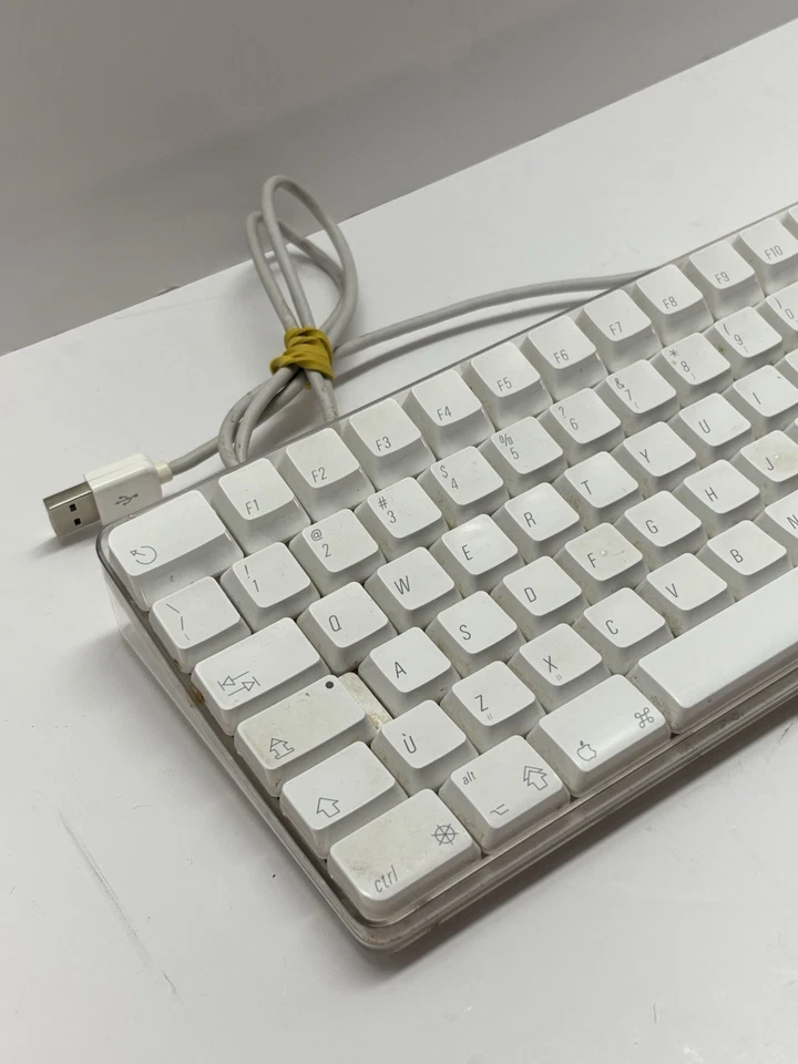 Genuine USB Wired Apple Keyboard A1048 with Two USB Ports - Image 2 of 4
