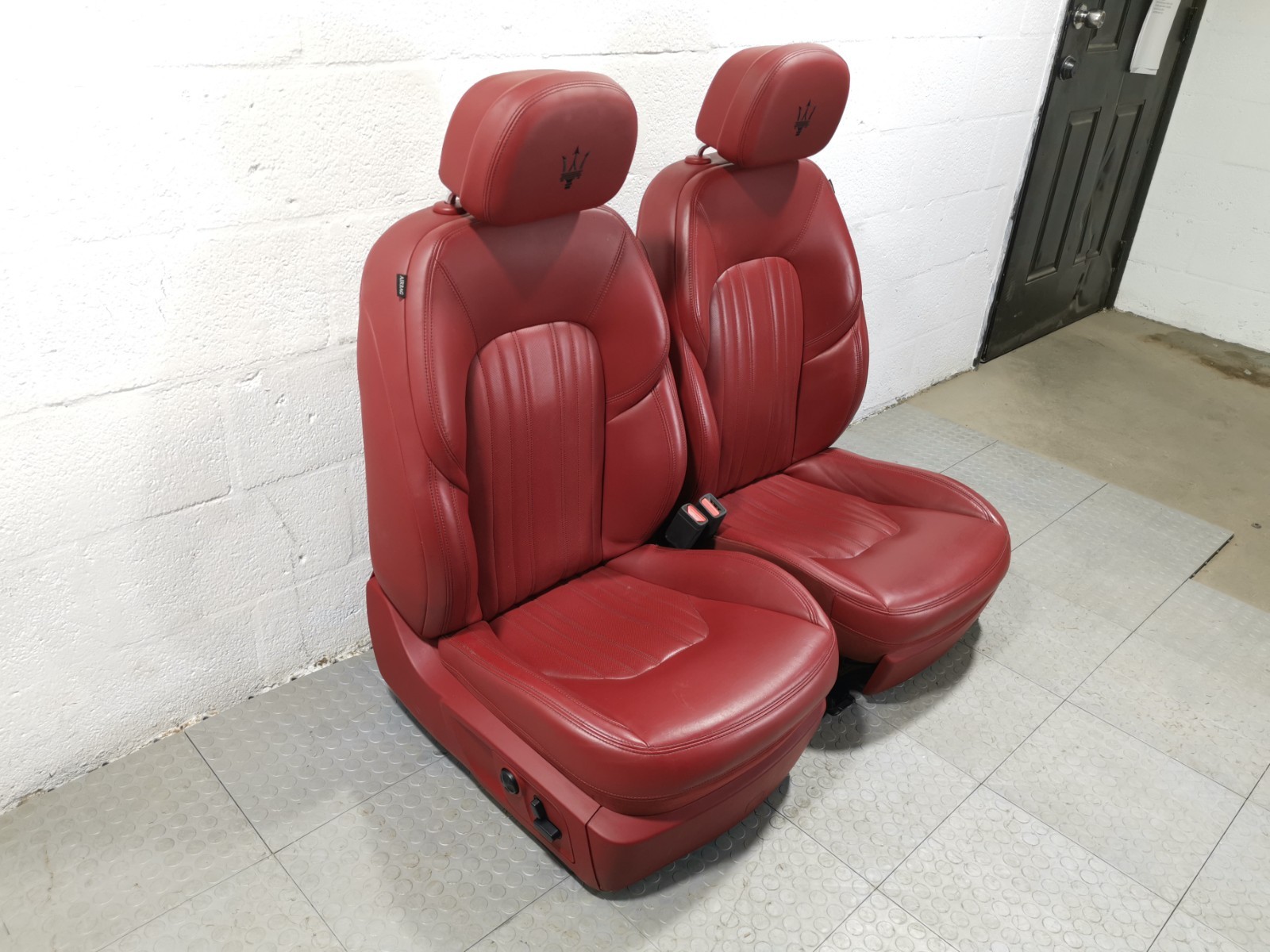 Maserati Levante 3.0L AWD Auto 2017 Front Rear Seats Leather Red Color Set OEM