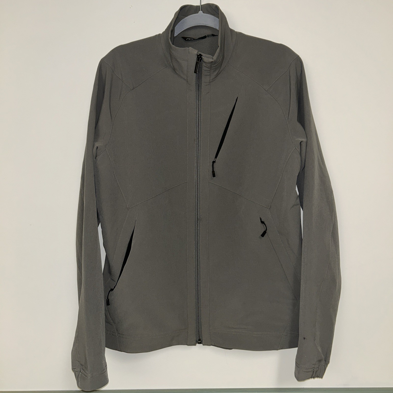 NAU Women&rsquo;s Jacket Size Medium Gray Recycled PET Softshell