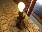EDISON-PATENTS BRASS 1910 LAMP WITH SWINGING LIGHT FITTING U.S.A. WORKING — photo 5