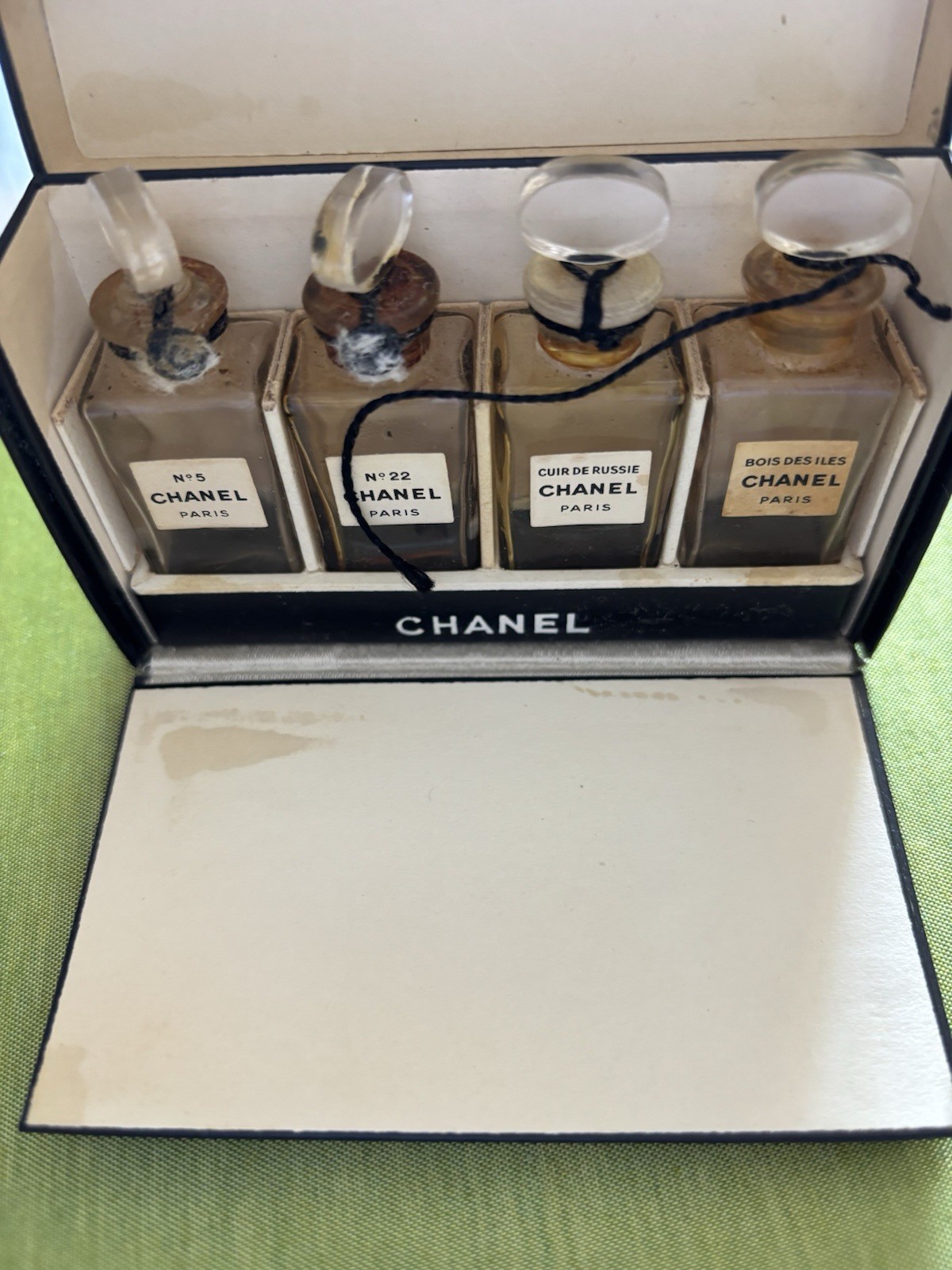 Vintage Set of 4 CHANEL Mini Perfume Bottles Coffret No 5 No 22 + thumbnail 8