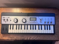 KORG microKORG XL 37-Key Virtual Analog Polyphonic Synthesizer Vocoder Mic VGC