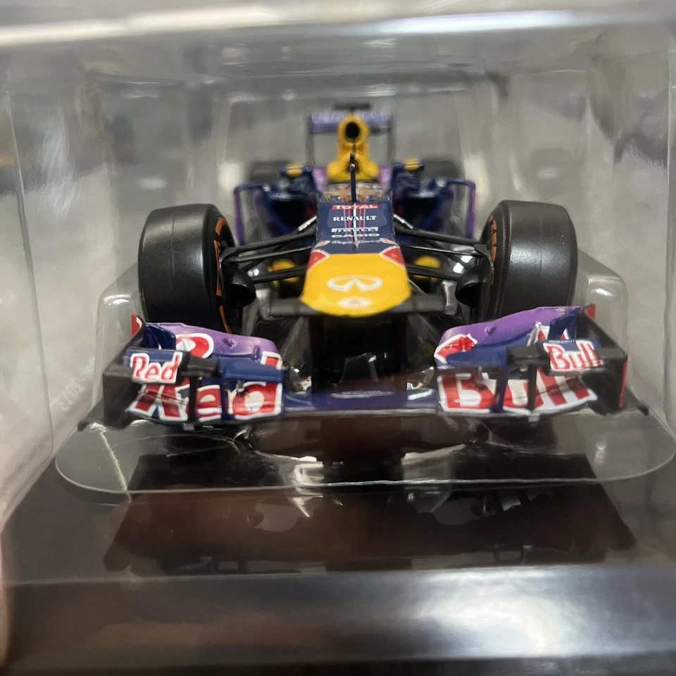 1/24 DeAGOSTINI Big Scale F1 #31 Red Bull Racing RB9 Sebastian Vettel model only - Image 4 of 4