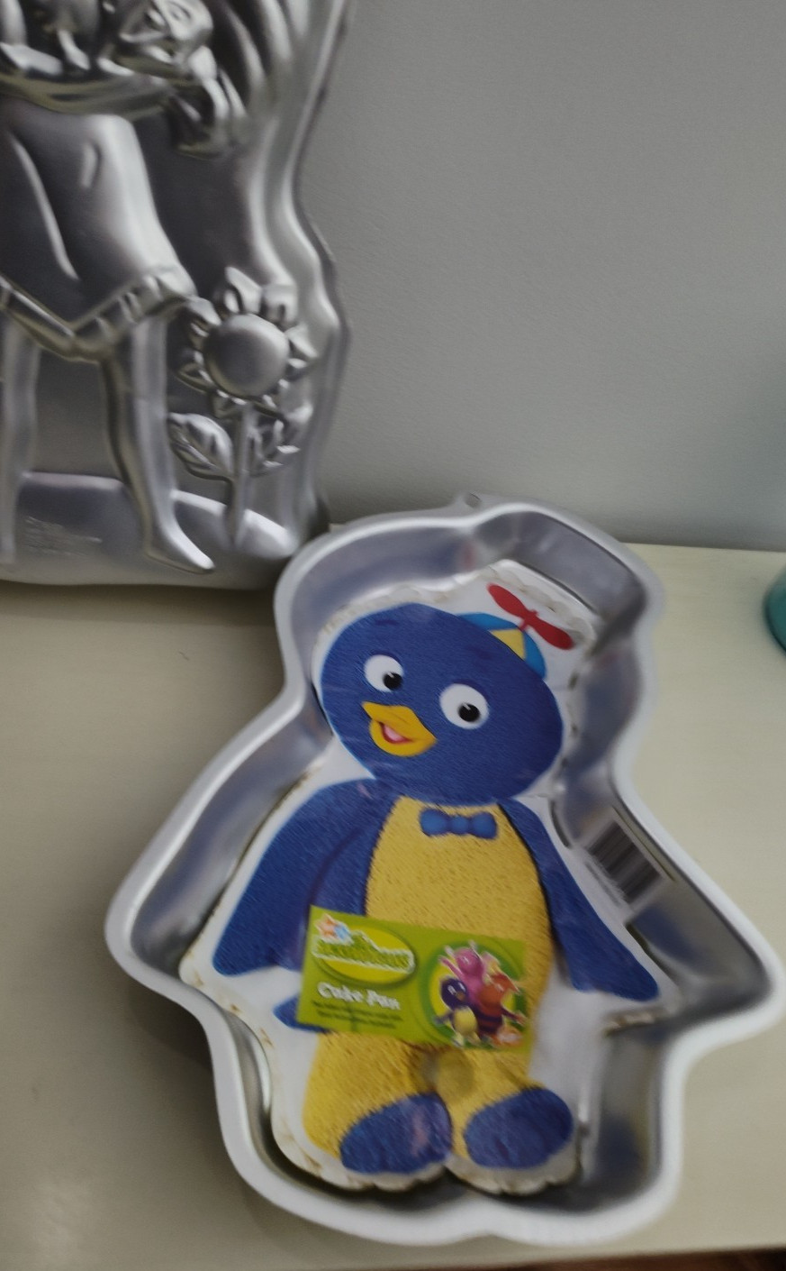 Wilton Cake Pans Lot of 3  Pocahontas, The Backyardigans, Lil Pirate