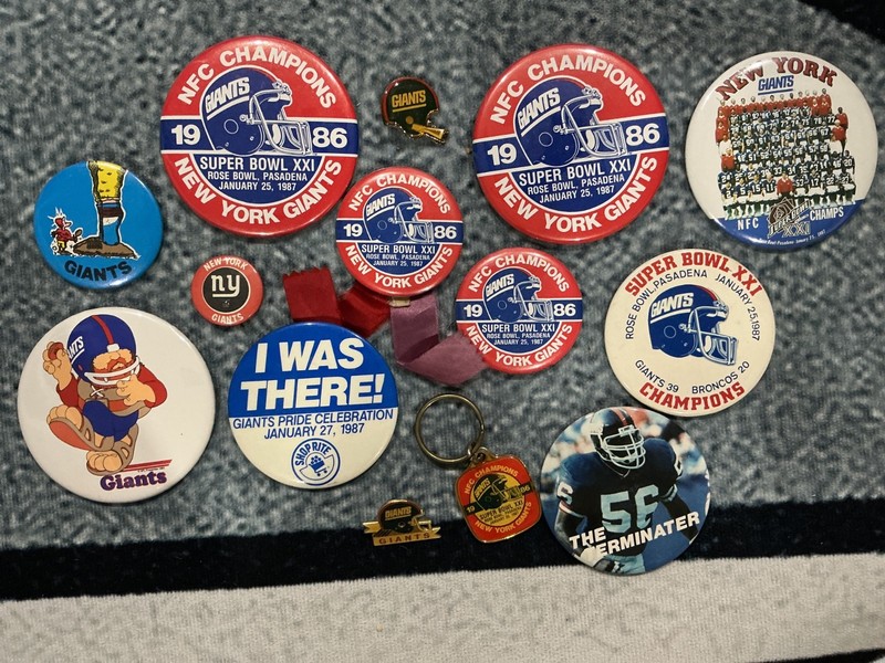 New York Giant button and pin lot