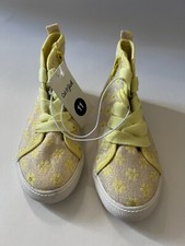 Girl's "Cat Jack" Yellow Floral Print High-Top Sneakers. Size: 11
