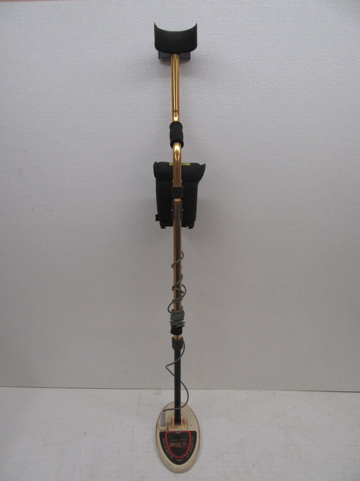 Tesoro Lobo Super Traq Metal Detector, batteries not include