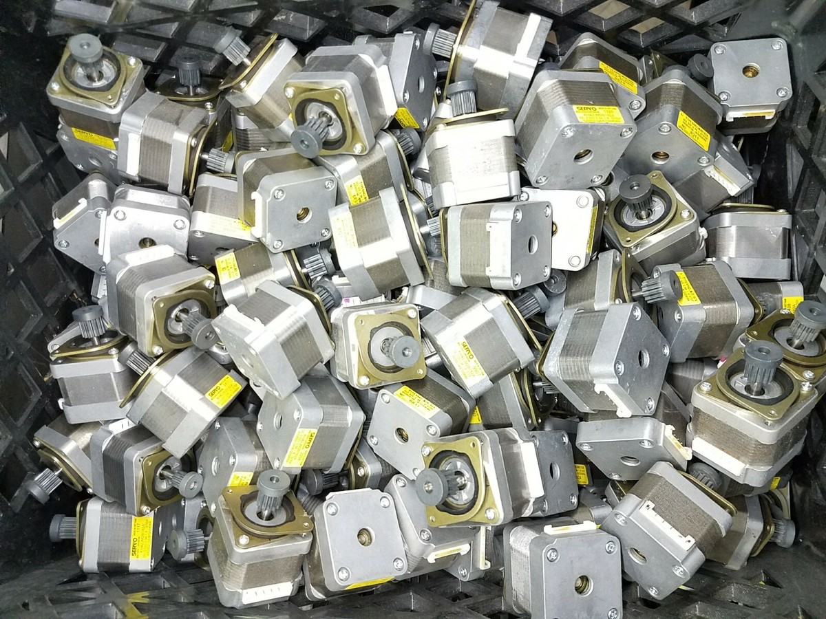 Lot of 100 identical Nema 17 Japan Servo Stepper Motors 51.2oz/in