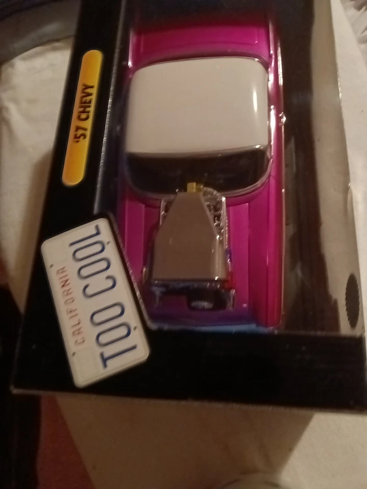 Muscle Machines 57 雪佛兰 Bel Air 1 18 红色 1957 雪佛兰 1/18 未开封 — 第 4/4 张图片