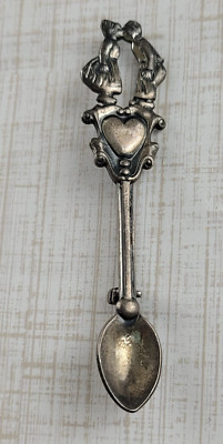 Kissing Dutch Couple Standing On Heart Sterling Silver Spoon Brooch Tarnished