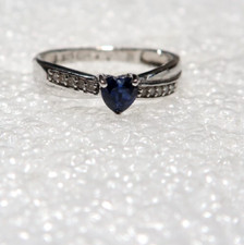 VINTAGE STUNNING STERLING SILVER BLUE CZ HEART RING SIZE 6