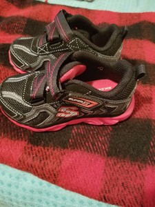 skechers red tennis shoes