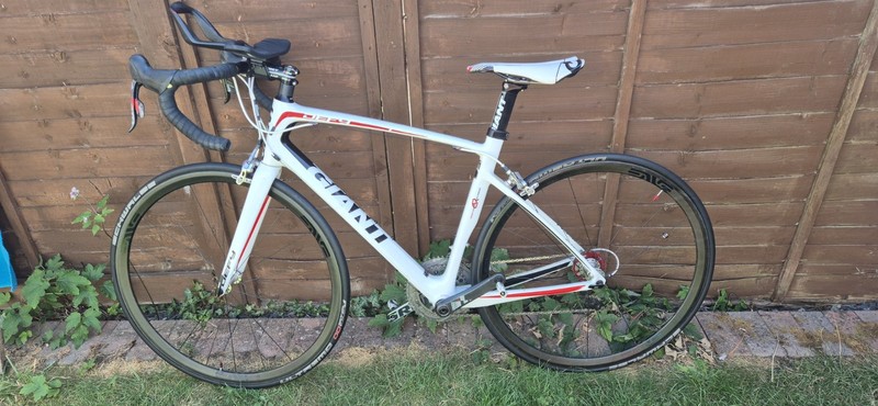 Giant Defy Carbon Composite 1 Medium, Full Sram Red Groupset. Carbon Wheels.
