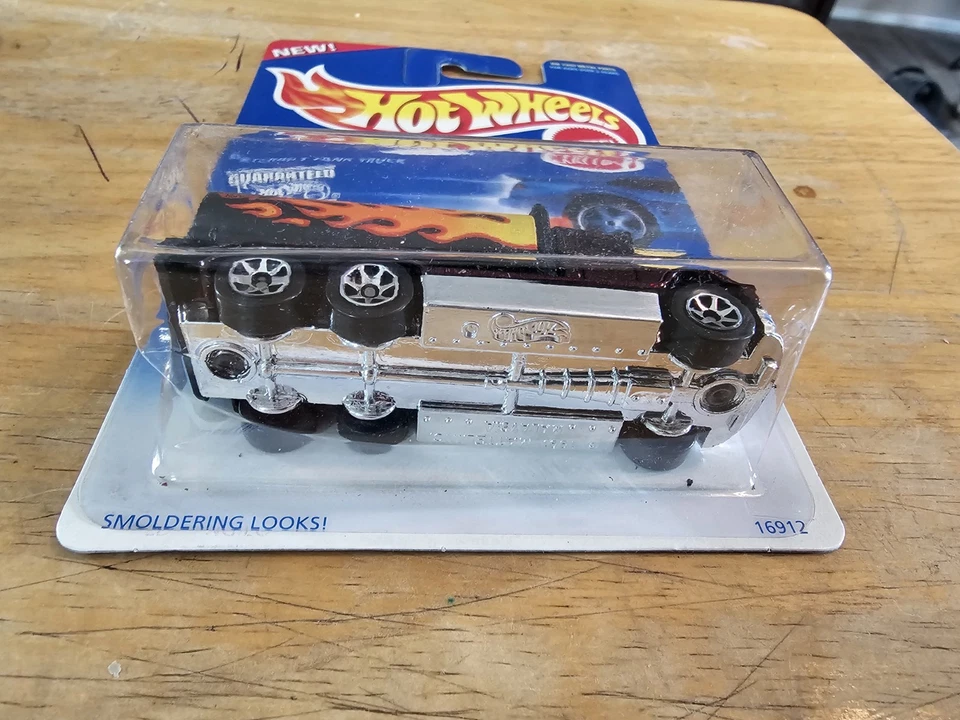 Hot Wheels PETERBILT TANK TRUCK, Purple; 1997 Heat Fleet Series 3/4, # 539 - Image 3 of 4