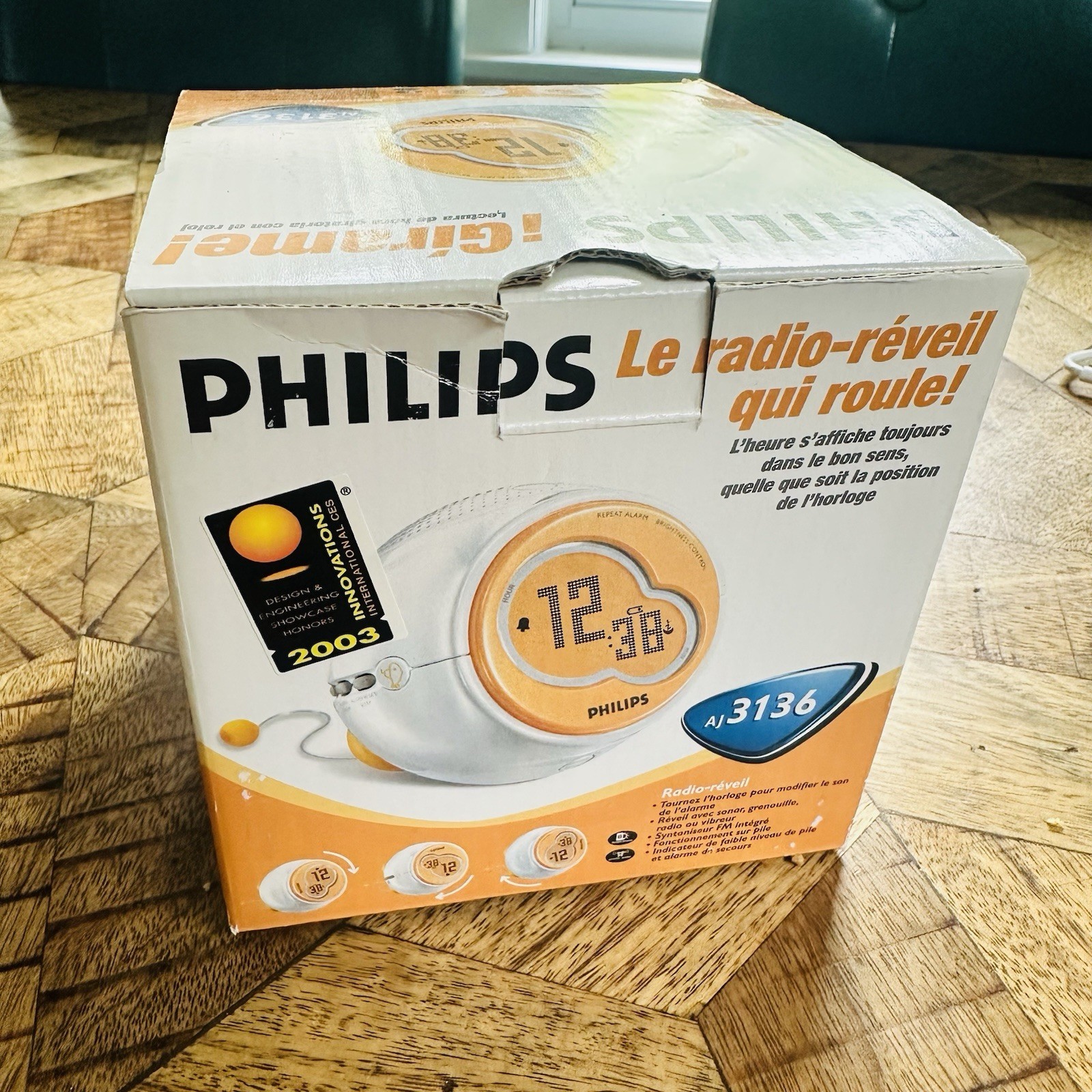 Philips Alarm Clock Radio AJ3136 Ball Model White / Orange Vintage