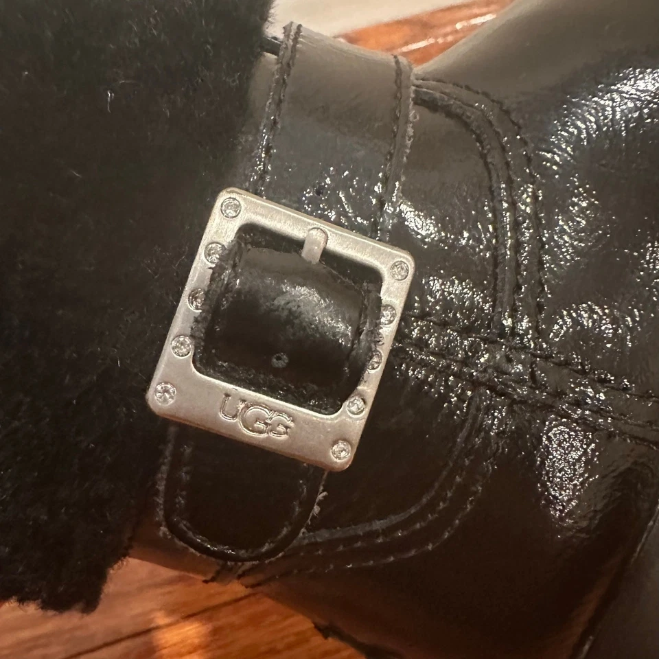 Bota UGG Gemma charol talla 8.5 charol negro Uggs Foto 3 de 4