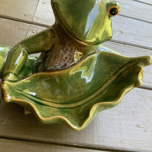 Green Pottery Sitting Frog Holding Leaf Figurine Bird Bath - Picture 3 of 9