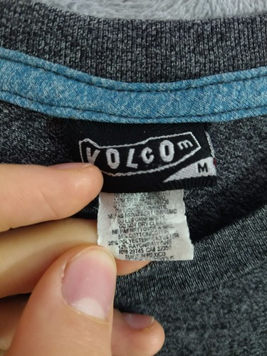 Vintage Volcom Shirt Mens Medium Gray Long Sleeve Tee Pocket Skater Surf - Picture 4 of 6