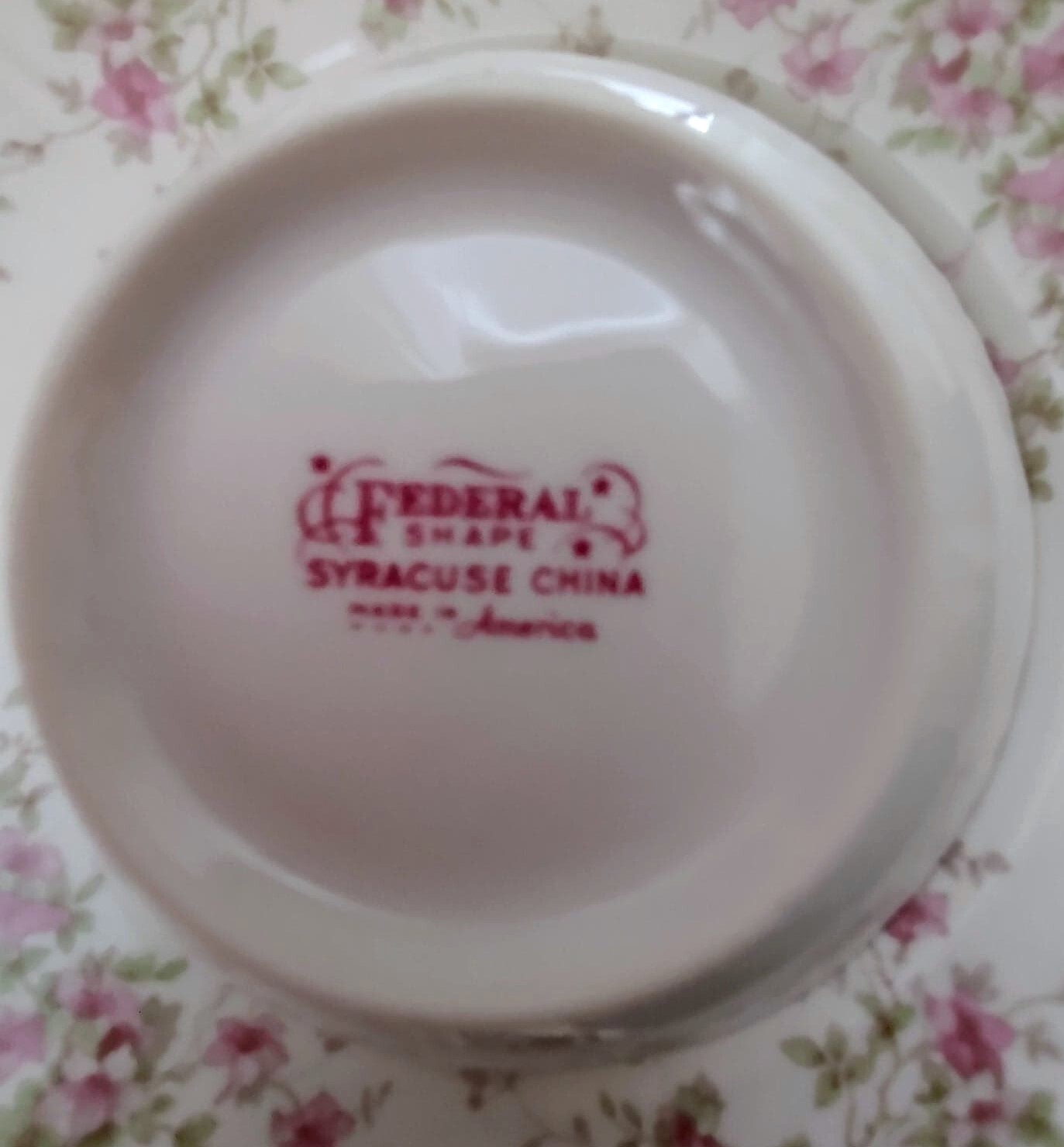 Federal Shape Syracuse China, Stansbury Pattern, Gold Rim, 6 Pieces