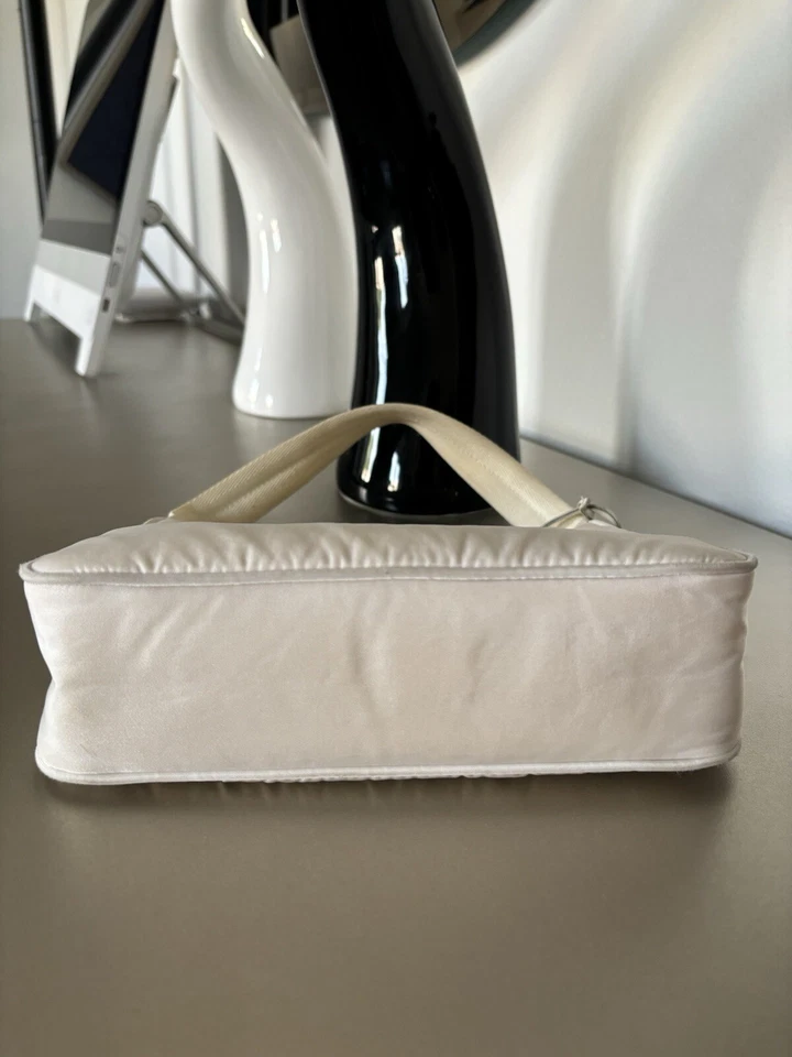 Prada Re-Edition 2000, foto 3 di 5
