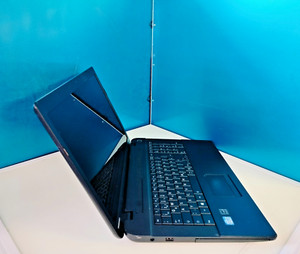 Toshiba Laptop mit Intel Core i3-Prozessor als Ersatzteilspender (R1 1116)