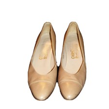 Vintage Salvatore Ferragamo Italy Tan Leather Pumps Shoes sz 9 AA Narrow
