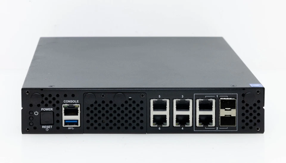 SILICOM IA3001 4 Core Intel Atom 8gb Ram 64gb eMMC with Power Supply IA3001.02 - Image 2 of 4