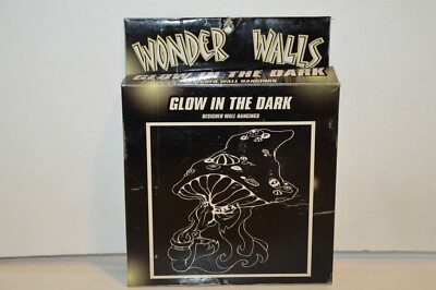 VINTAGE Wonder Walls 43X40 Glow in The Dark Wall Hanging (Wizard Shroom) HTF